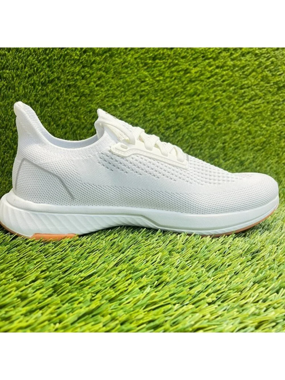Flux Adapt Runner White Gum Womens Size 8 Athletic Walking Knit Shoes Sneakers